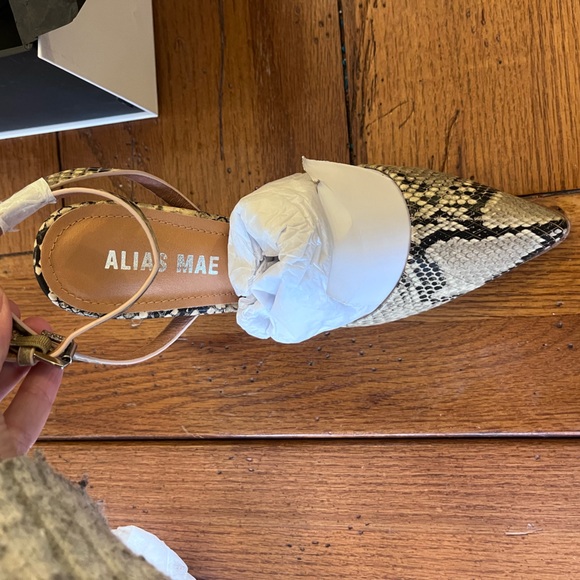 Gorgeous! Snake skin heels !!!! New in box never worn!!!! - Picture 8 of 11